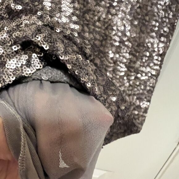 Anthropologie VELVET Top by Graham & Spencer Size S Vonnie Sequin Pewter Gray - Picture 5 of 11